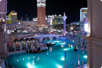 L'évenement se déroule dans l'immense casino The Venetian, ayant pour thème Venise et ses canaux (Photo ZooFari, sous license Creative Commons Attribution-Share Alike 3.0 Unported)