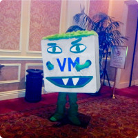 "Monster VM", la mascotte de VMware, était également présent.